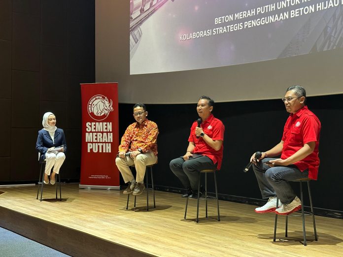 Beton Merah Putih memperkuat posisi sebagai pelopor inovasi hijau di industri beton Indonesia dengan menerapkan teknologi Carbon Injection.