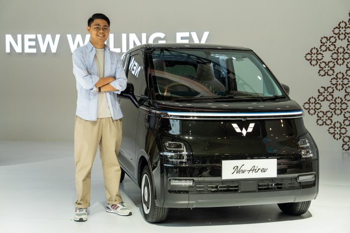 New Air ev mendapatkan penyegaran berupa Aerodynamic 3-Spoke Wheel Cap, nuansa interior Tamarind Sunset, warna eksterior baru Starry Black dan tersedia dalam dua varian yakni Pro dan Lite.