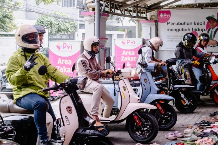 Sebanyak 20 anggota komunitas Scomadi Owner Indonesia turut berpartisipasi pada acara pembagian takjil dan Santunan Panti Asuhan