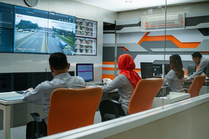 Melalui layanan Sentra Komunikasi yang siap siaga 24 jam, ASTRA Infra memberikan kenyamanan bagi seluruh pengguna jalan tol selama mudik