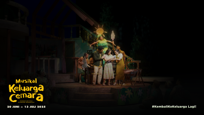 Visinema Studios kini kembali menghadirkan Pertunjukan Panggung Musikal Keluarga Cemara bekerja samadengan Ciputra Artpreneur.