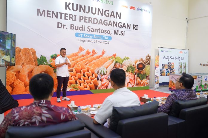 Mendag Busan mengunjungi PT Sekar Bumi Tbk di Tangerang, Banten, dikenal sebagai pelopor pengolahan udang di Indonesia.