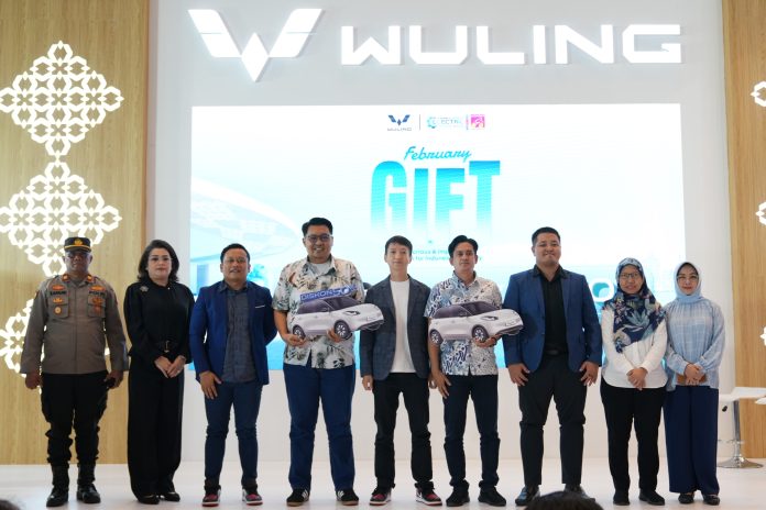 Wuling Motors melakukan pengundian dan mengumumkan 2 pemenang Grand Prize periode bulan Februari dan Maret di Pameran PEVS 2025