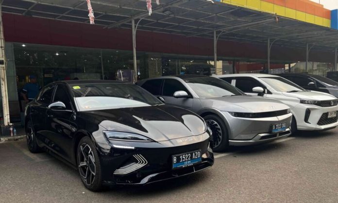 Evista, penyedia jasa sewa mobil listrik, menawarkan layanan rental kendaraan ke TMII mulai dari Rp 400.000.