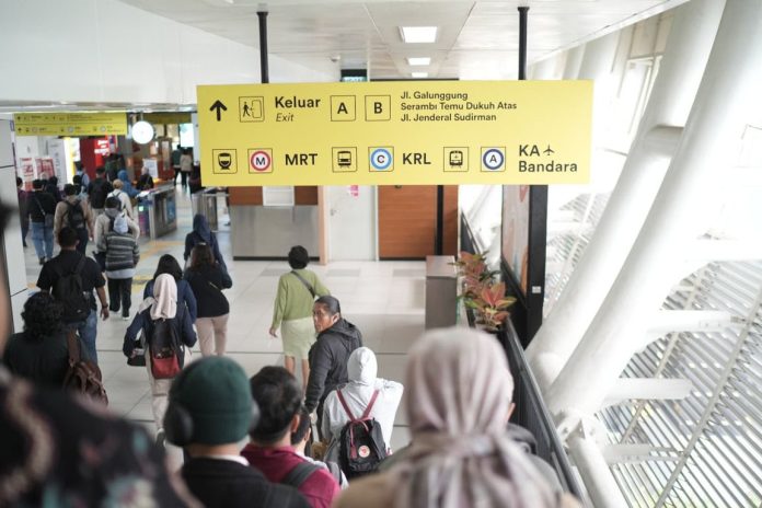 PT Kereta Api Indonesia (KAI) terus menunjukkan tren positif dalam layanan LRT Jabodebek, mengalami kenaikan signifikan sebesar 49%