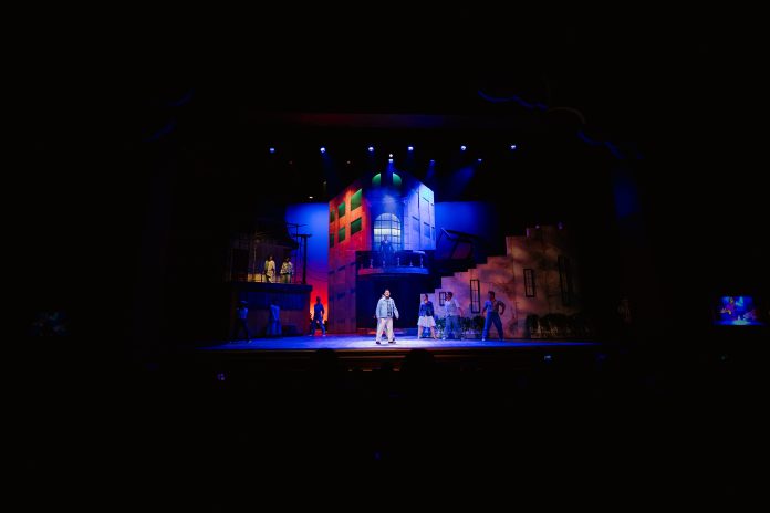 Hal ini menunjukkan antusiasme yang tinggi dari penonton pentas musikal Keluarga Cemara 2025 dan akan berlangsung hingga 13 Juli 2025.