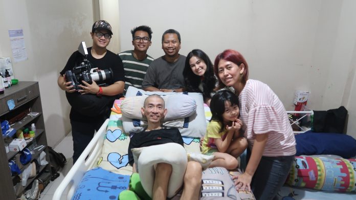 Vino G. Bastian juga ikut hadir untuk bertemu dengan para pasienALS dan keluarga yang menjadi pendamping mereka.