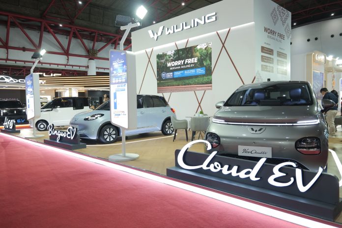 Wuling menawarkan program penjualan spesial bertajuk “Wuling 8th Anniversary SALEbration” yang dihadirkan dalam Jakarta Fair.