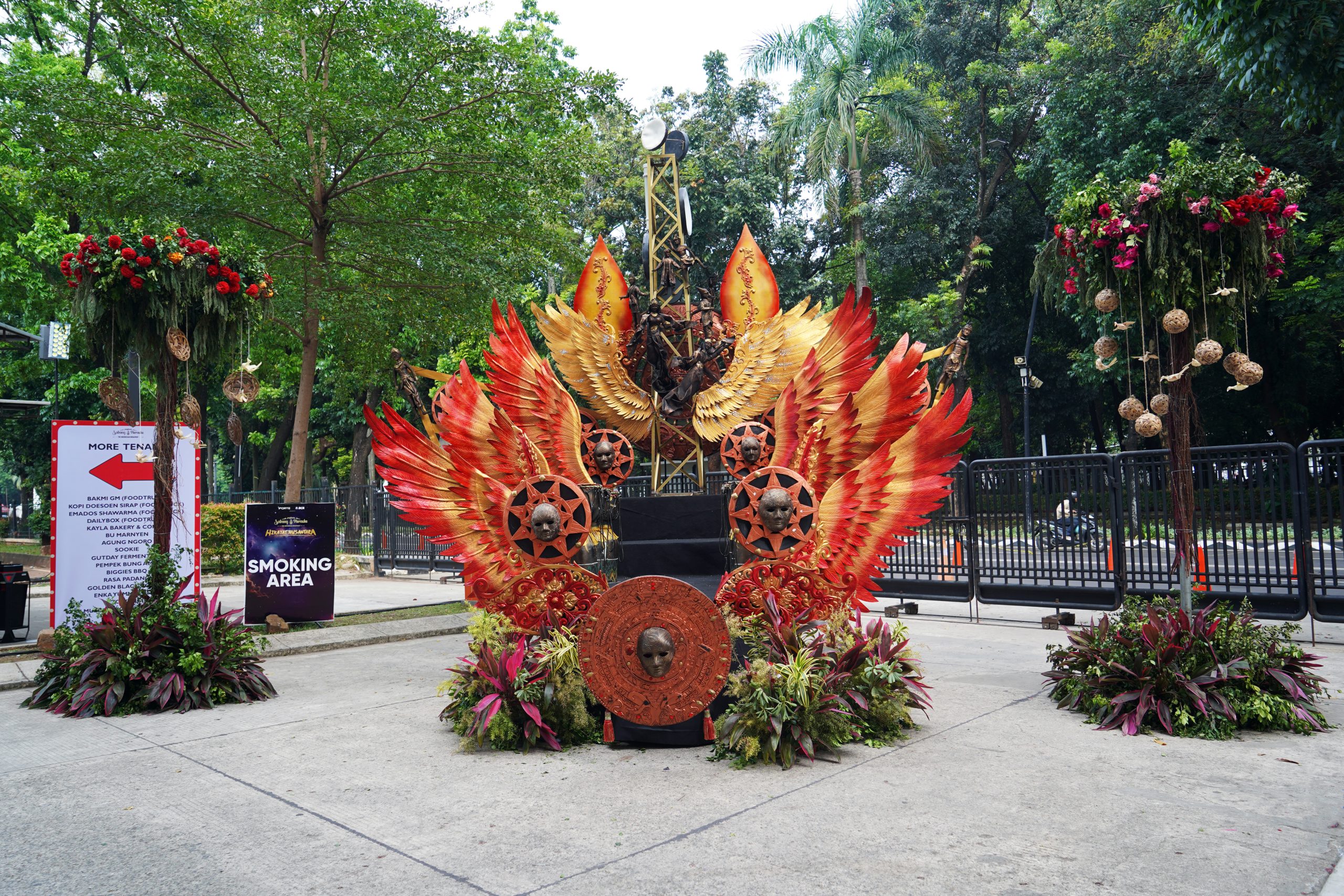 Karya “Kereta Kencana” yang merupakan salah satu karya dari Jember Fashion Carnaval